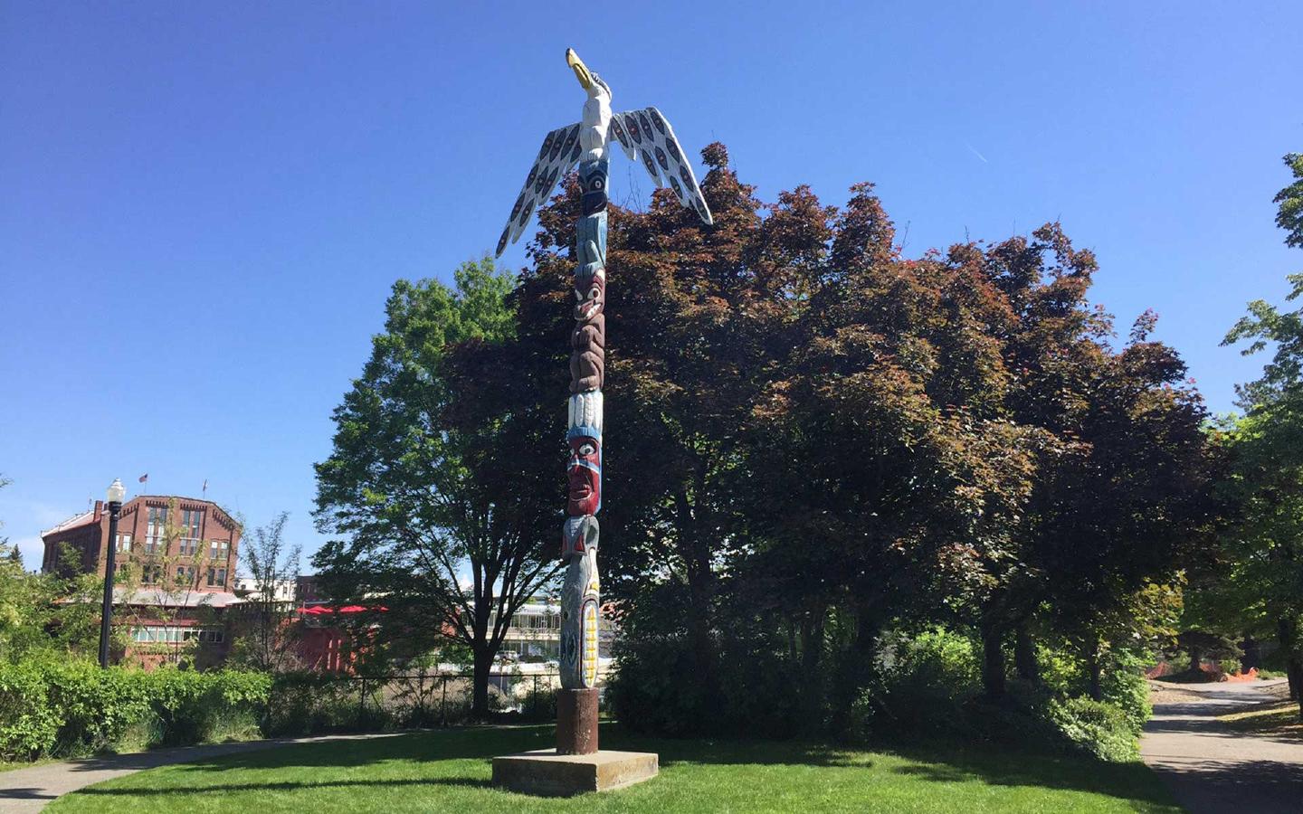 Undated photo of the Leonard totem pole.